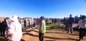 Des membres de la communauté protestent contre la compagnie minière Copper 360, Concordia, Northern Cape